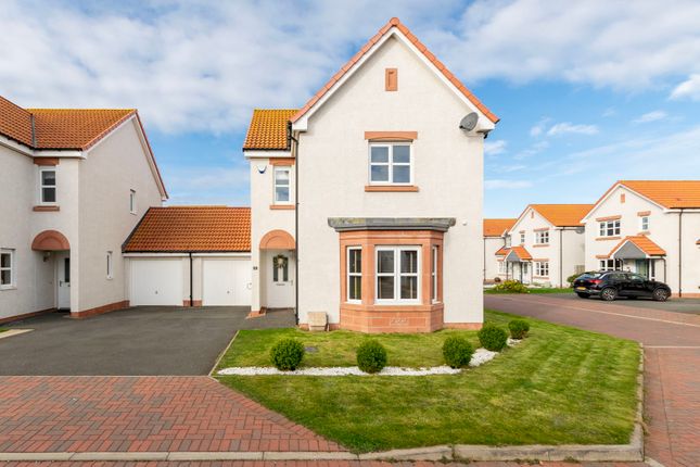 3 Robert Louis Way, North Berwick... 4 bed link detached house for sale
