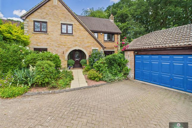 Tudor Close, Crawley RH10 4 bed detached house for sale