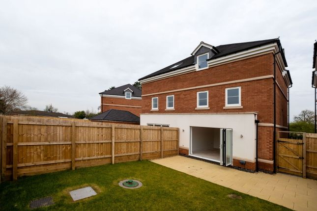 4 bedroom semi-detached house for sale