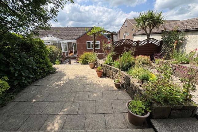 Moor Close Road, Queensbury, Bradford 3 bed semi