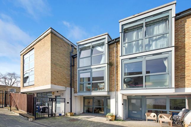 Isabella Mews, London N1 2 bed house for sale