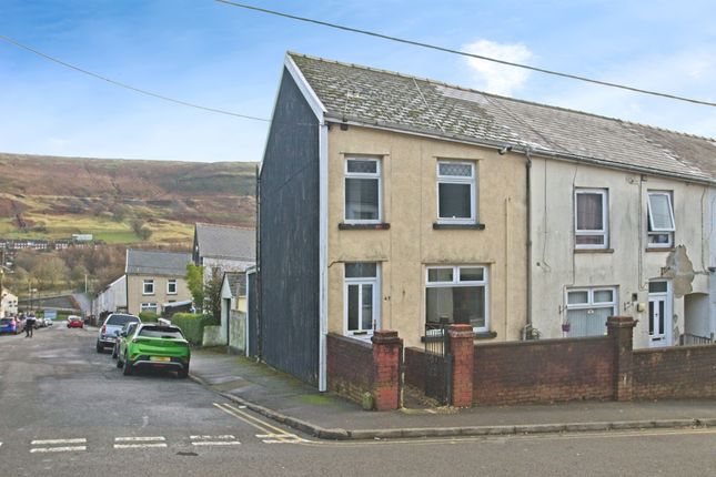 3 bed end terrace house