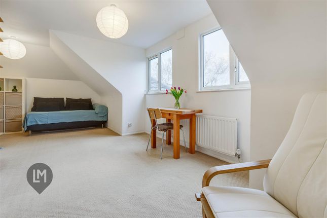 Queensmere Road, London Studio for sale