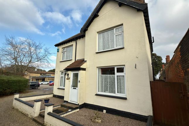 St. Margarets Road, Lowestoft... 3 bed detached house for sale