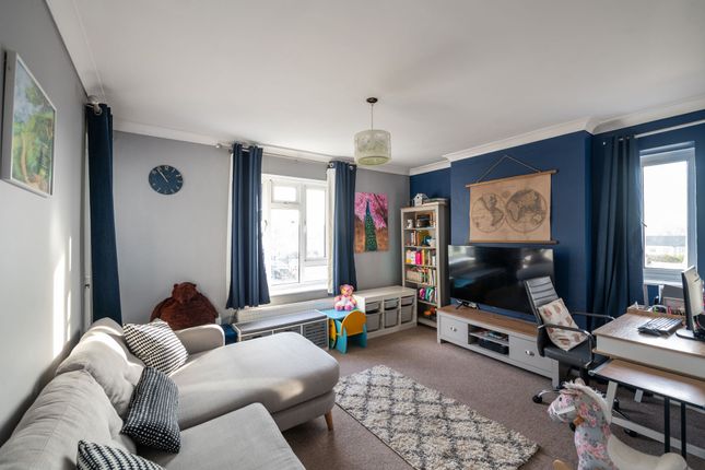 Radstock Way, Merstham, RH1 3 bed flat for sale