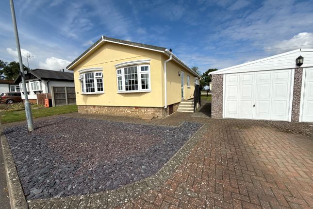 Woodside Park Homes, Luton LU1 2 bed mobile home for sale