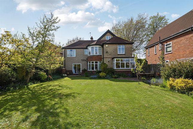 5 bed detached house