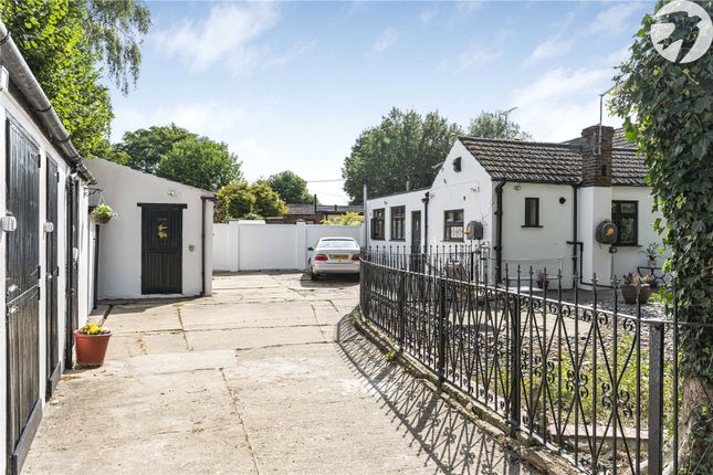 Heathwood Gardens, Swanley, Kent, BR8 2 bed bungalow for sale