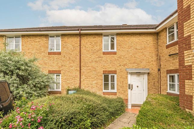 Waterside Close, Surbiton KT6 2 bed flat for sale