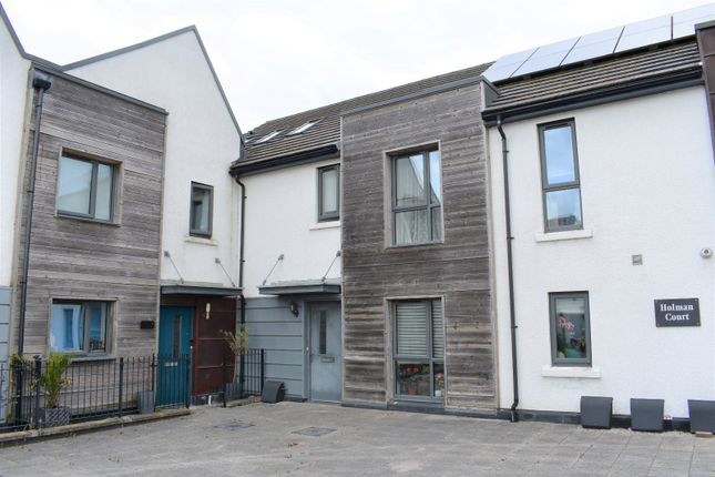 Holman Court, Pool, Redruth... 2 bed apartment for sale