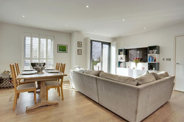 Westleigh Avenue, Putney, London 2 bed apartment for sale