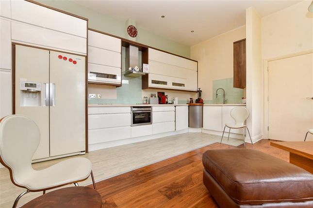 Bishopsford Road, Morden, Surrey 2 bed ground floor maisonette for sale