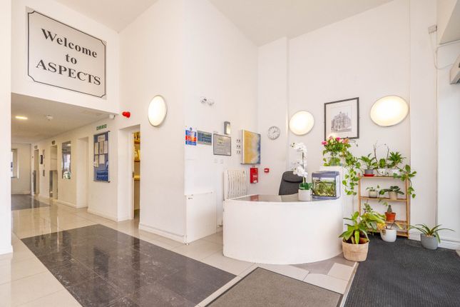Throwley Way, Sutton SM1 1 bed apartment for sale