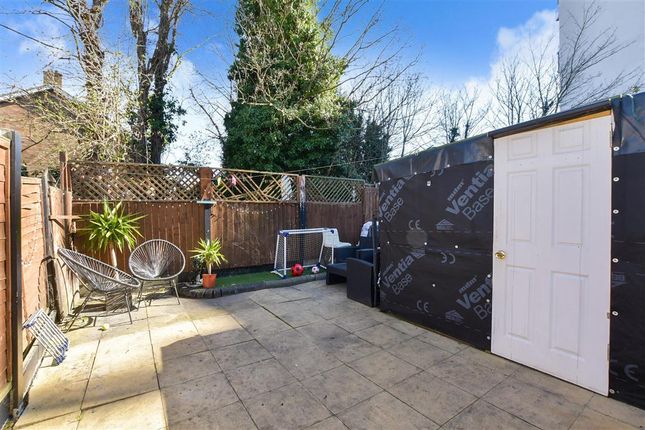 Mill Lane, Chadwell Heath, Essex 2 bed ground floor flat for sale