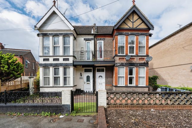 6 bed semi-detached house