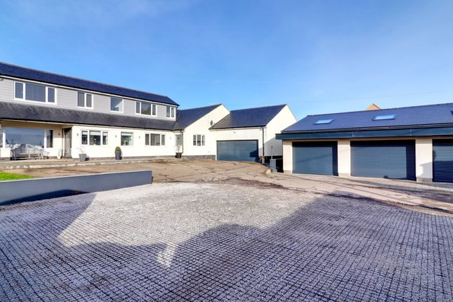 5 bed detached house