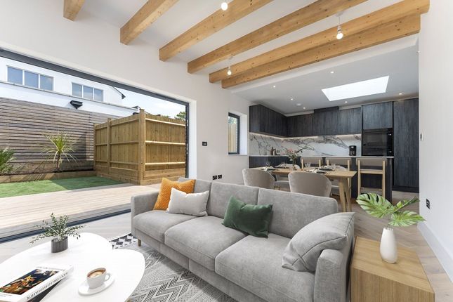 2 bedroom detached house for sale