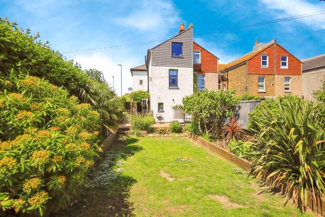 7 bedroom end of terrace house for sale