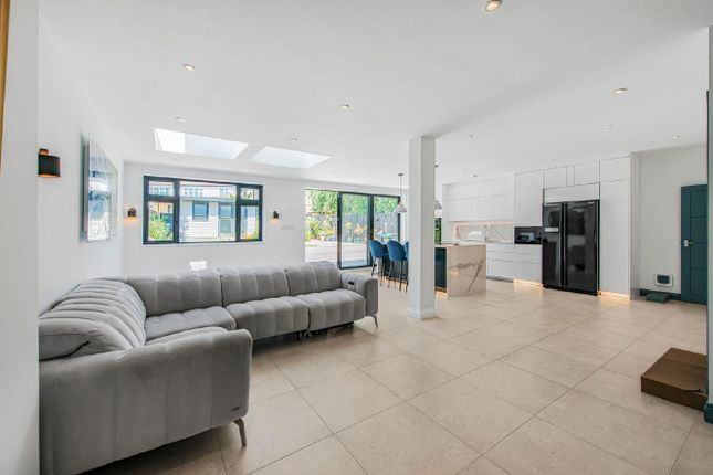 Chiltern Drive, Surbiton, Surrey, KT5 4 bed semi