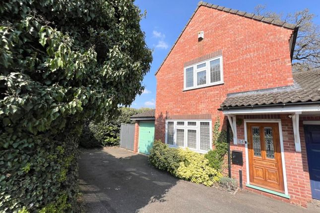 3 bedroom link detached house for sale