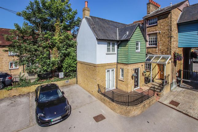 2 bedroom detached house for sale