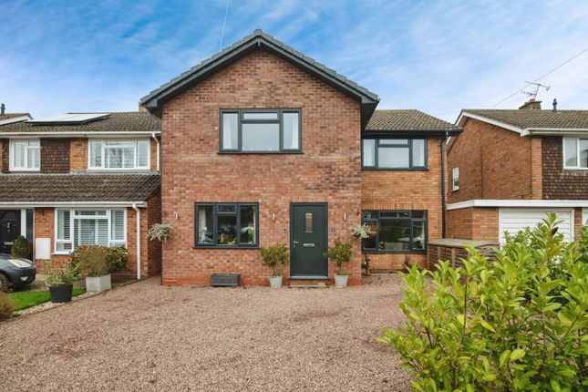 4 bed link detached house