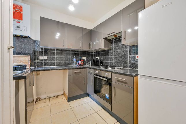 Gunnersbury Court, Acton, London, W3 2 bed flat for sale