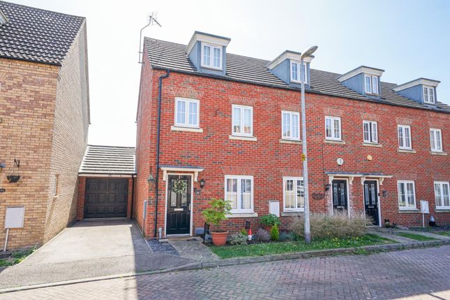 Sandpiper Way, Leighton Buzzard 3 bed townhouse for sale