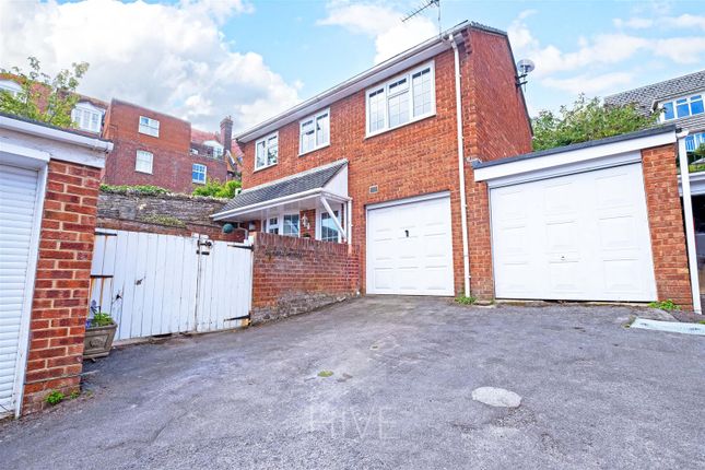 2 bed detached house