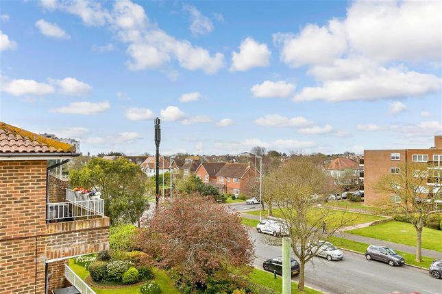 Grand Avenue, Worthing, West Sussex 2 bed flat for sale