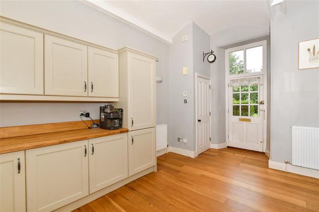Fennel Close, Maidstone, Kent 3 bed semi