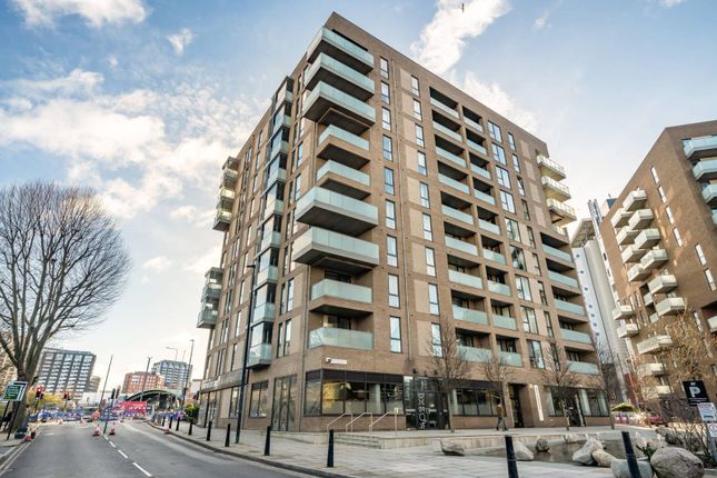 Lighterman Point, Docklands, London, E14 2 bed flat for sale