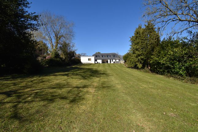 5 bed detached house