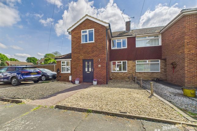 Hambledon Close, Aylesbury... 3 bed semi