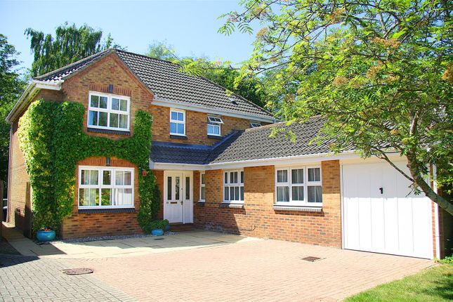 Wisley Gardens, Farnborough GU14 4 bed detached house for sale