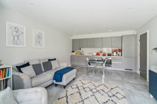 Ellam Court, Bushey Hall Road, Bushey 2 bed flat for sale