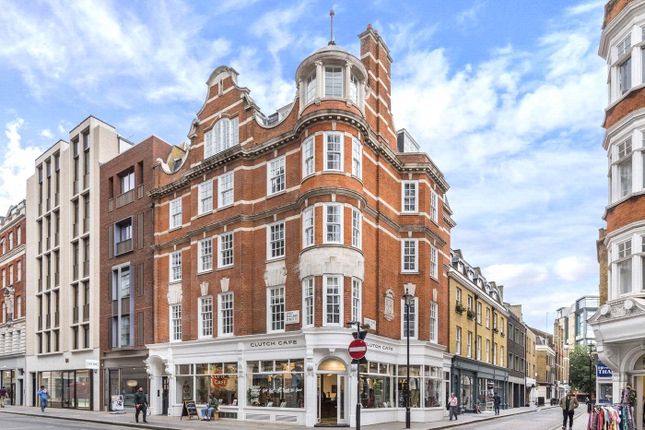 Great Portland Street, London, W1W 2 bed flat for sale