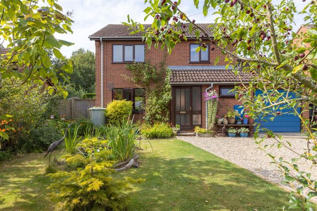 3 bed detached house