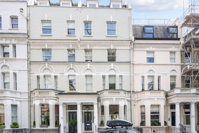 Elm Park Road, Chelsea, London, SW3 2 bed apartment for sale