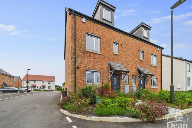 Severn Bank Avenue, Newnham On Severn 4 bed semi