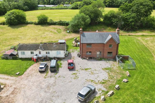5 bed detached house