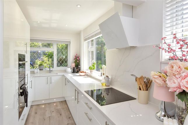 5 bed detached house
