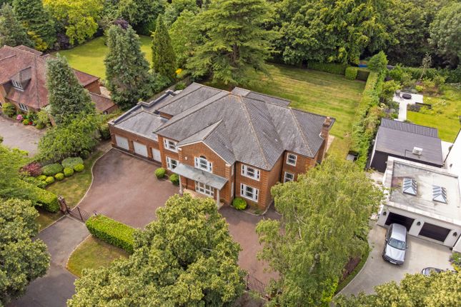 5 bed detached house