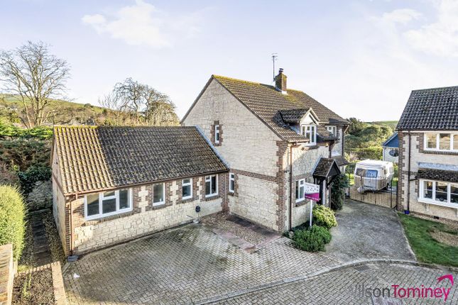 4 bed detached house