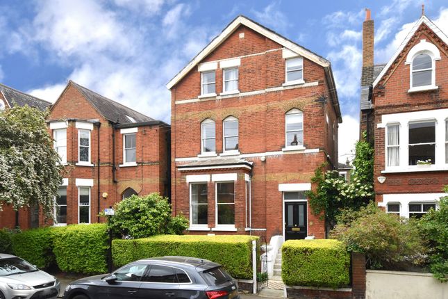 6 bed detached house
