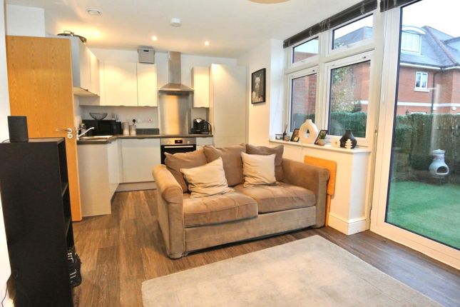 Pound Road, Chertsey KT16 1 bed flat for sale