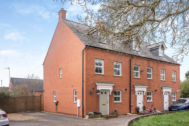 3 bedroom town house for sale