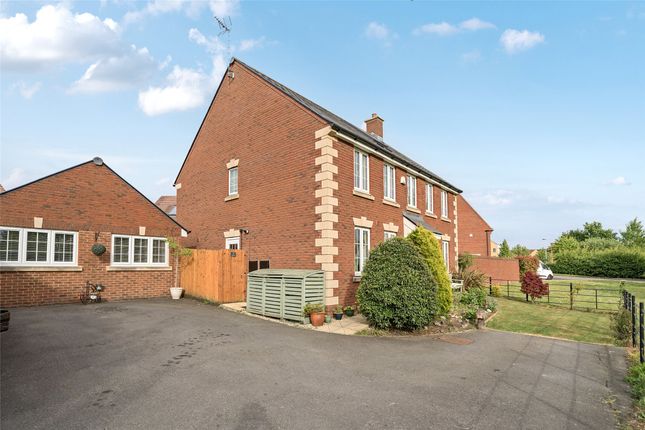 5 bed detached house