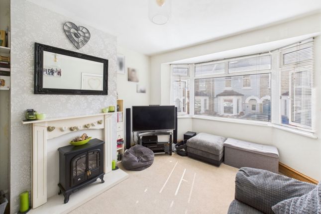 Moore Street, Rochester ME2 2 bed terraced house for sale