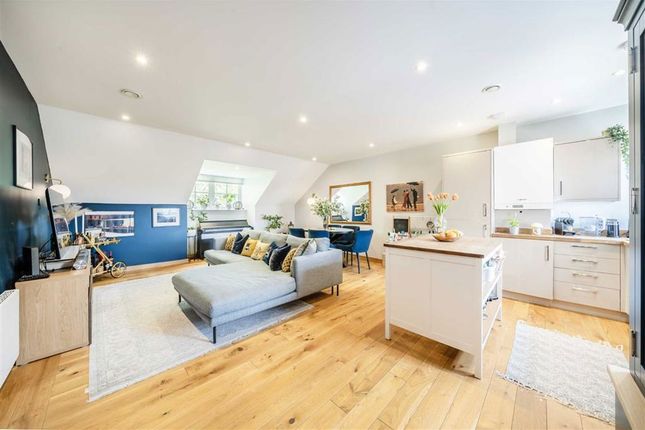 Bushy Park Road, Teddington TW11 2 bed flat for sale
